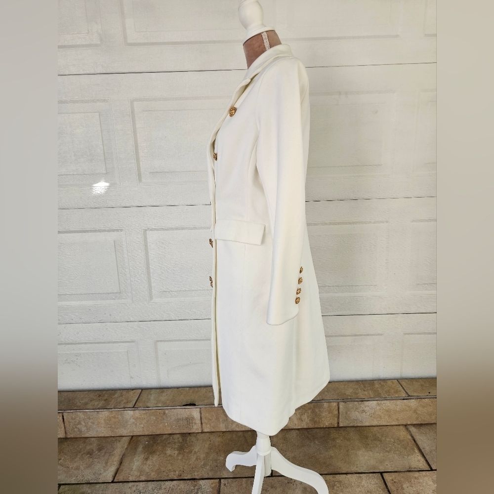 Elegant Woman's White Double-Breasted Fall/Winter Classic Coat with Gold Buttons - Picture 3 of 13